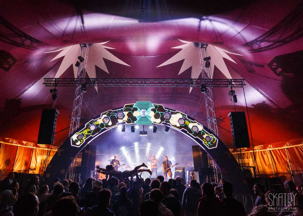 chapiteau de cirque 20M sur un festival en normandie