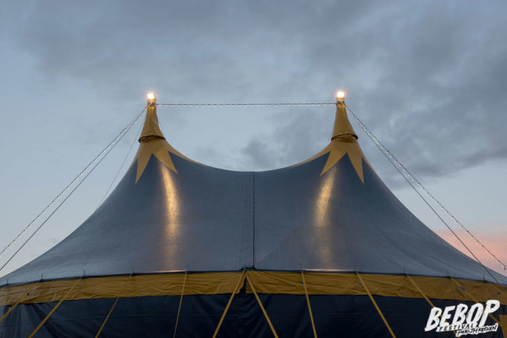 chapiteau de cirque 25m sur un festival en normandie