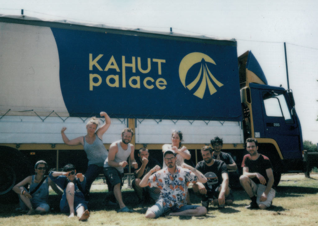 equipe kahut palace sur un festival