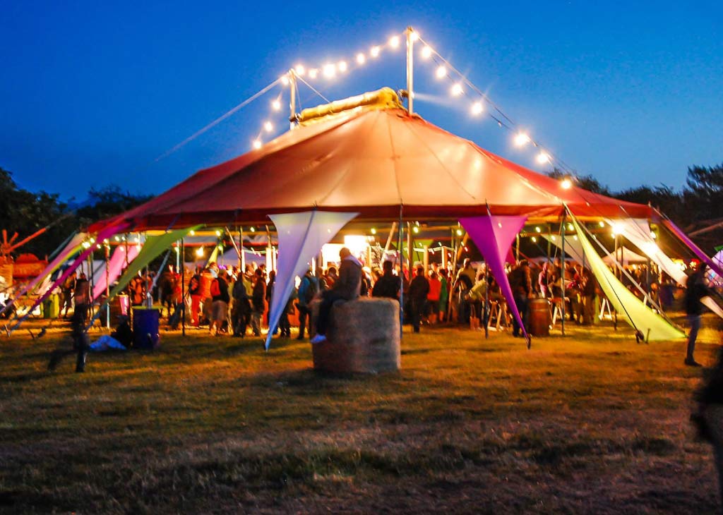 location chapiteau de cirque 15 × 20M sur une festival