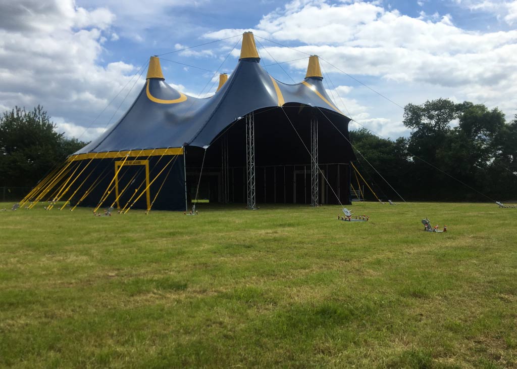 location chapiteau de cirque 20M modulable sur un festival