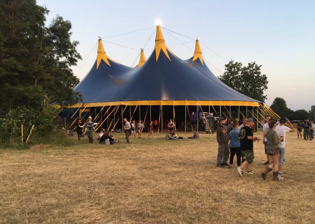 location chapiteau de cirque 25M modulable sur un festival