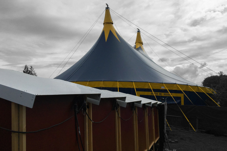 chapiteau de cirque 25m sur un festival en ille et vilaine