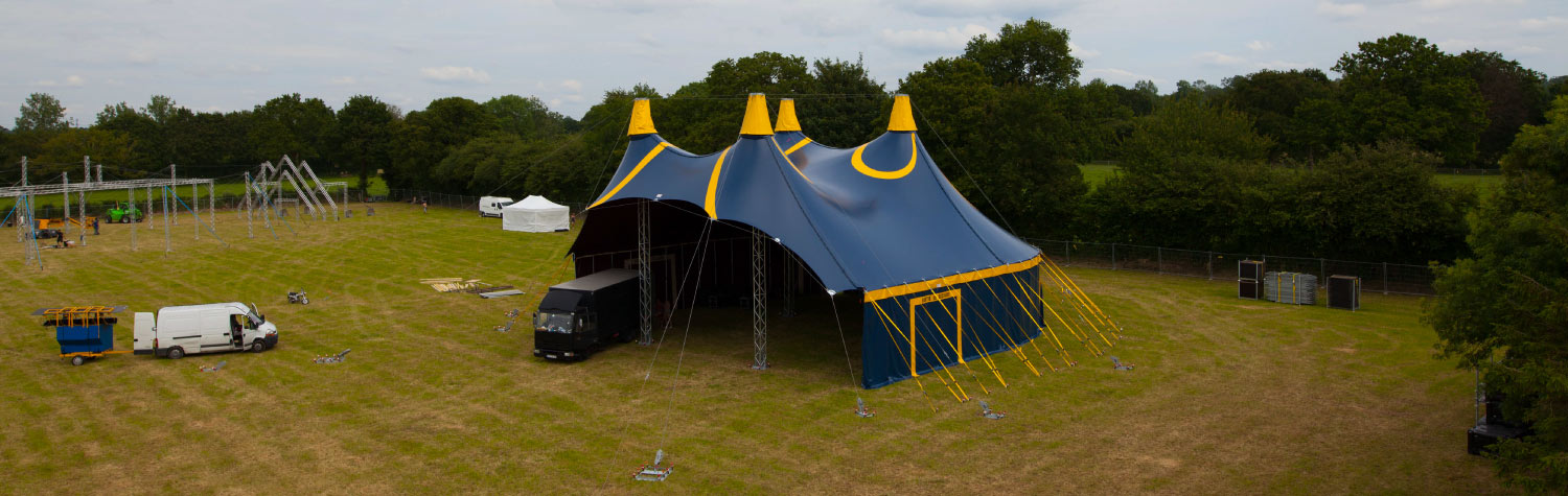 chapiteau de cirque 20m modulable en version casquette pour un spectacle