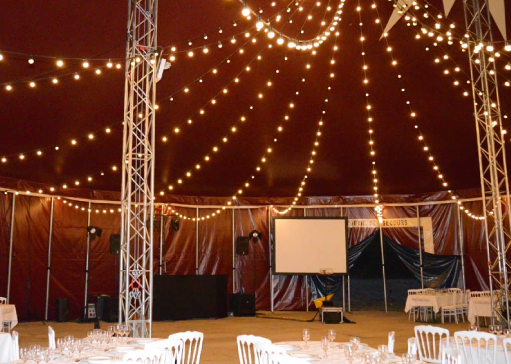 Décoration et mise en lumières du mariage, guirlandes guinguette