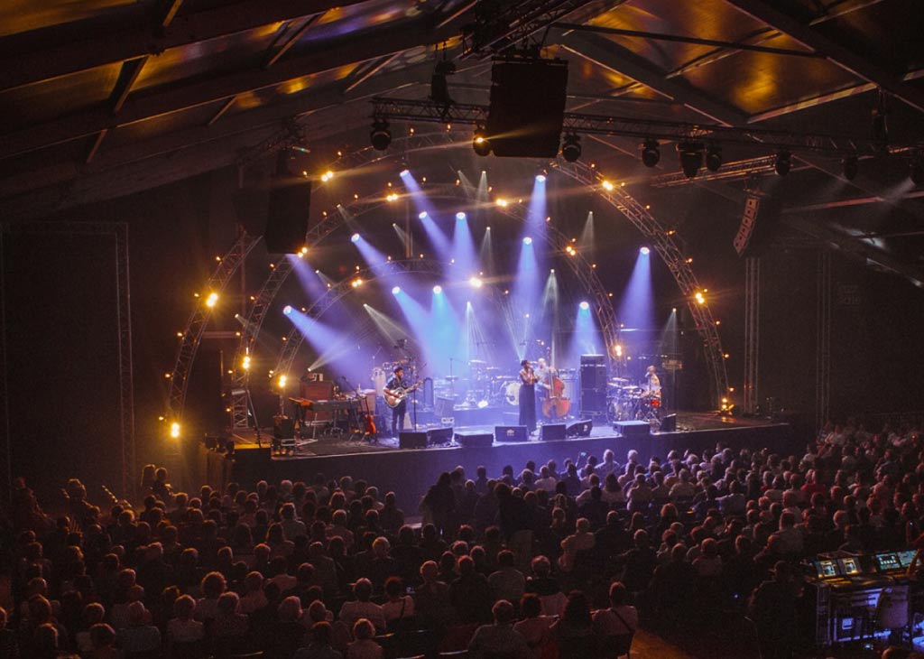 location scène de concert pour un festival se situant en normandie